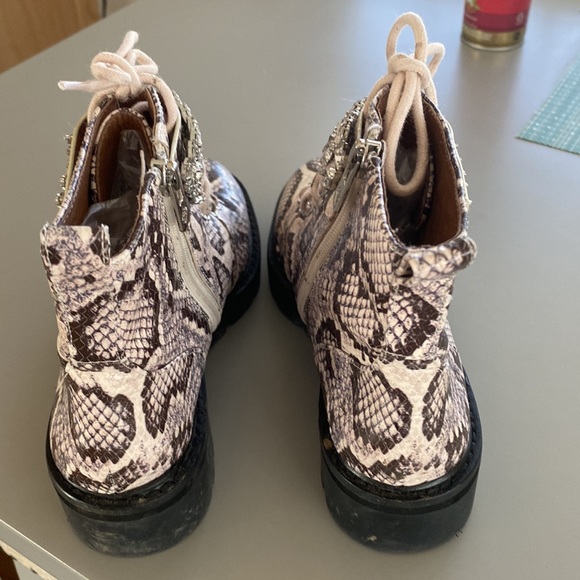 Womens Antonio Milani boots size 6.5. Great condition missing some embellishment - Picture 6 of 9